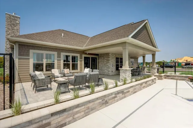 $674,900 | N28W25285 Pkwy Rdg Circle, Unit C BLDG 14 49, Pewaukee, WI 53072