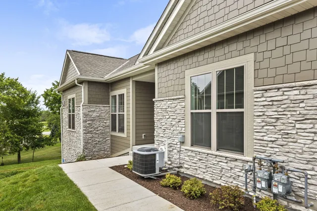 $674,900 | N28W25285 Pkwy Rdg Circle, Unit C BLDG 14 49, Pewaukee, WI 53072