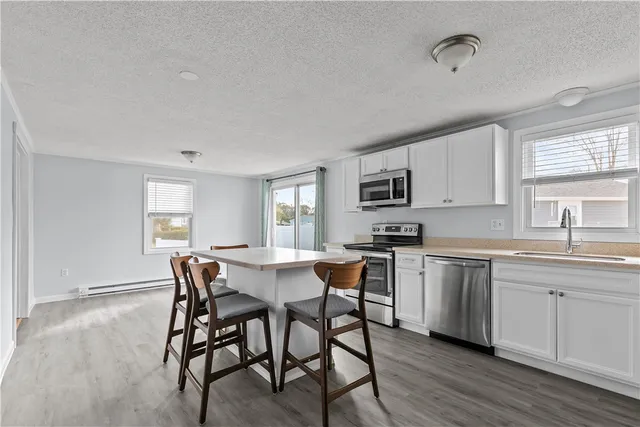 $999,998 | 162 Center Avenue, Middletown, RI 02842