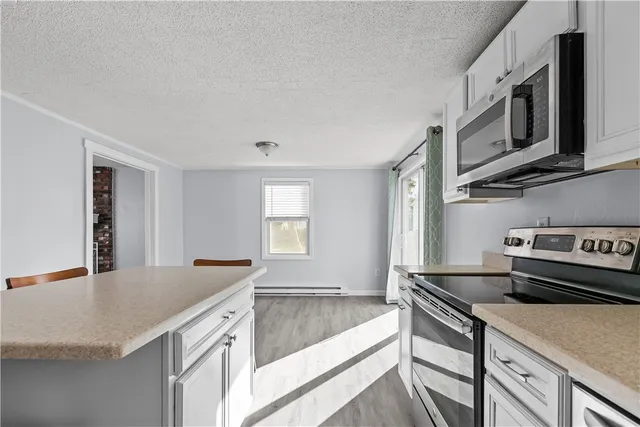 $999,998 | 162 Center Avenue, Middletown, RI 02842