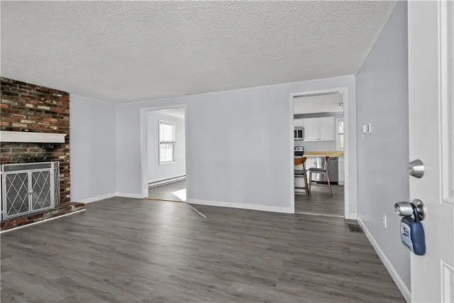 $999,998 | 162 Center Avenue, Middletown, RI 02842