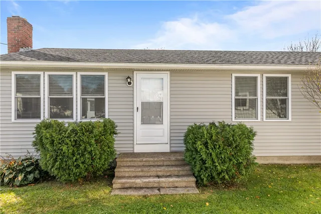 $999,998 | 162 Center Avenue, Middletown, RI 02842