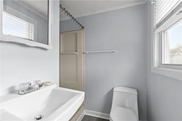 $999,998 | 162 Center Avenue, Middletown, RI 02842