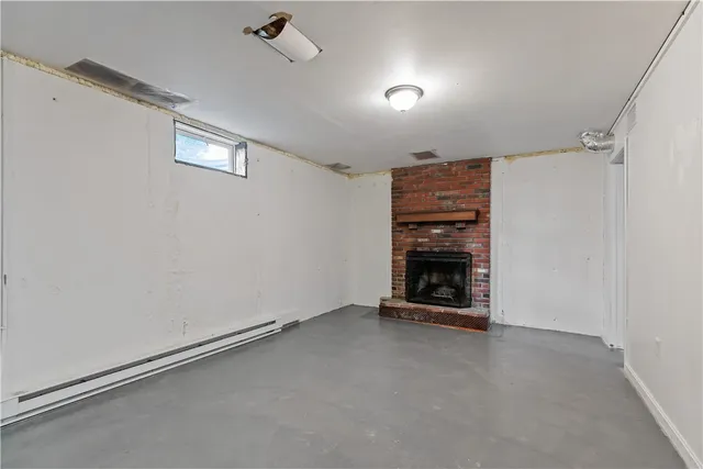 $999,998 | 162 Center Avenue, Middletown, RI 02842