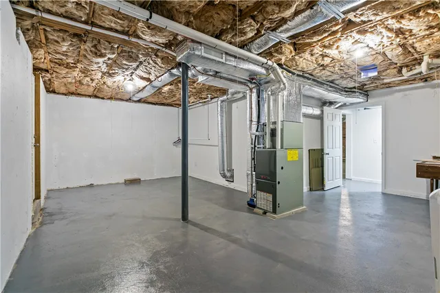 $999,998 | 162 Center Avenue, Middletown, RI 02842