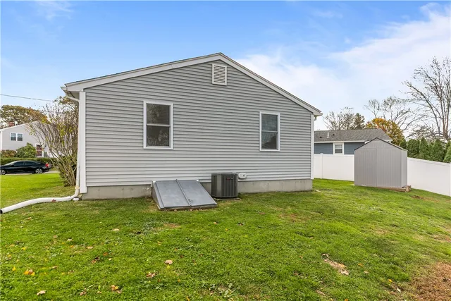 $999,998 | 162 Center Avenue, Middletown, RI 02842