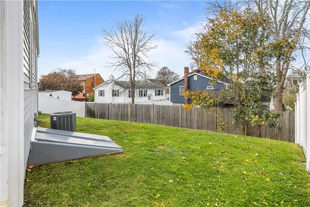 $999,998 | 162 Center Avenue, Middletown, RI 02842