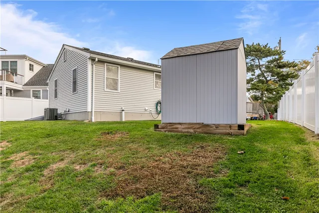 $999,998 | 162 Center Avenue, Middletown, RI 02842