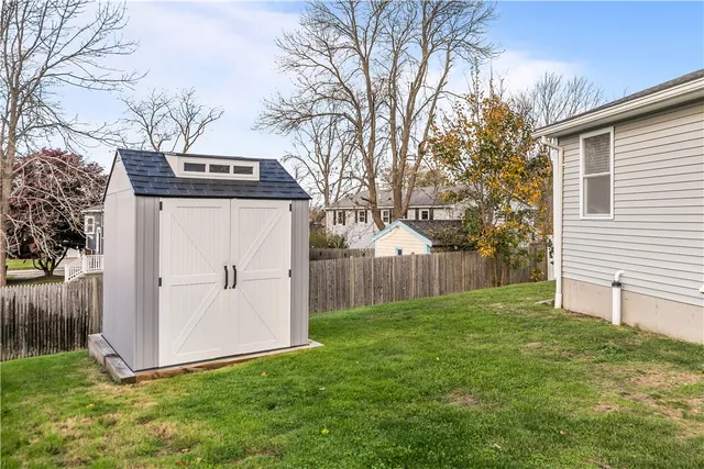 $999,998 | 162 Center Avenue, Middletown, RI 02842