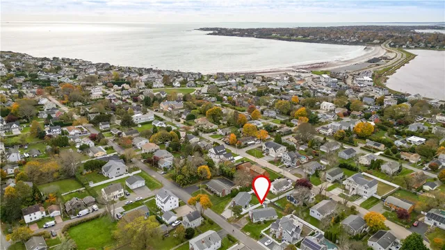 $999,998 | 162 Center Avenue, Middletown, RI 02842