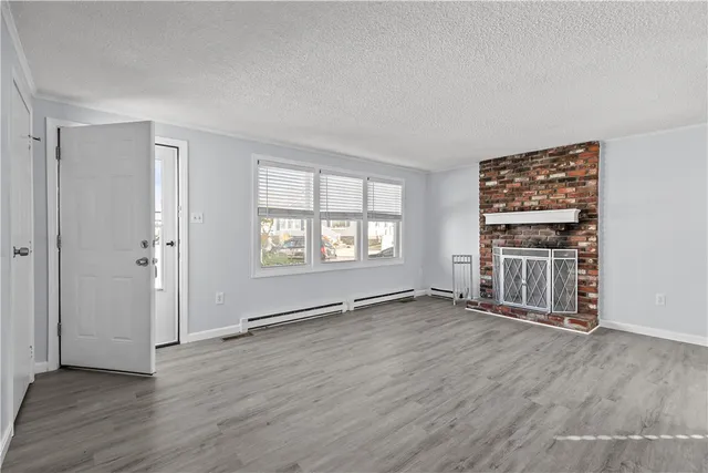 $999,998 | 162 Center Avenue, Middletown, RI 02842