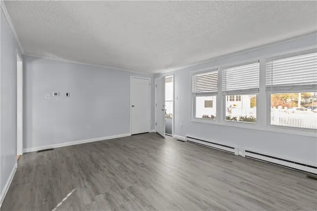 $999,998 | 162 Center Avenue, Middletown, RI 02842