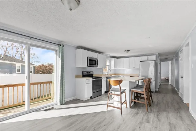 $999,998 | 162 Center Avenue, Middletown, RI 02842