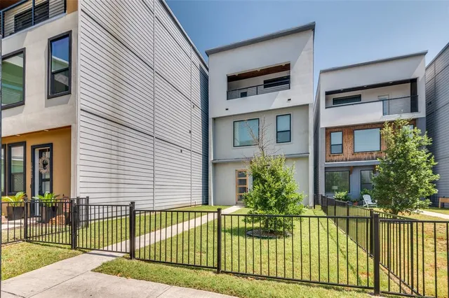 $3,550 | 10618 Greengarden Road, Dallas, TX 75218