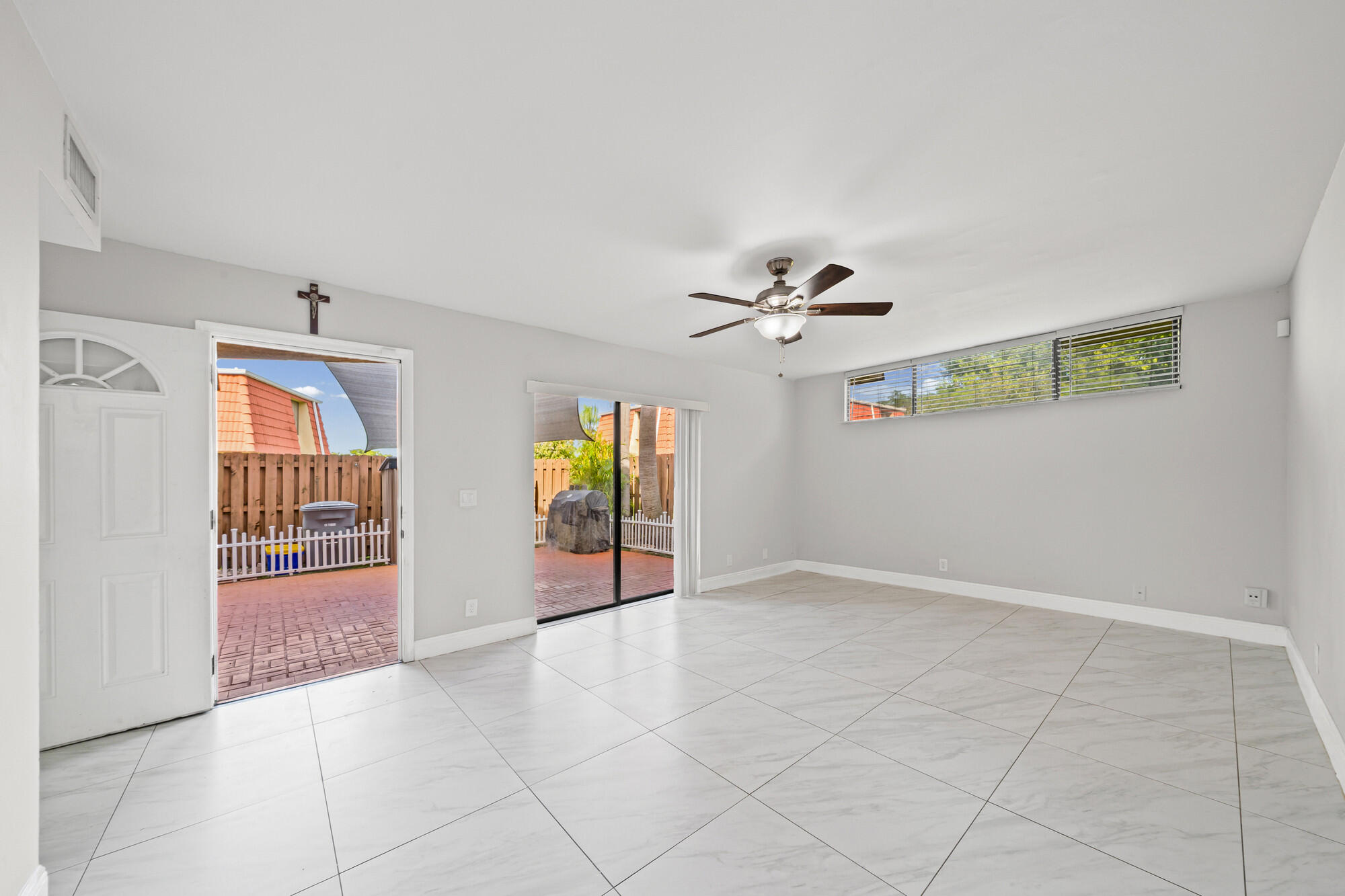 8194 Thames Boulevard, Unit B Boca Raton, FL 33433 - Photo 12 of 49 5 Living Area (2)