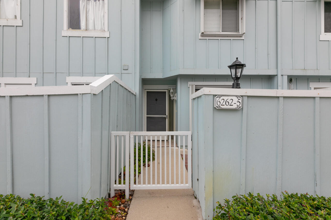 6262 Riverwalk Lane, Unit 5 Jupiter, FL 33458 - Photo 4 of 42 a kitchen with stainless steel appliances granite countertop a sink and a white cabinets
