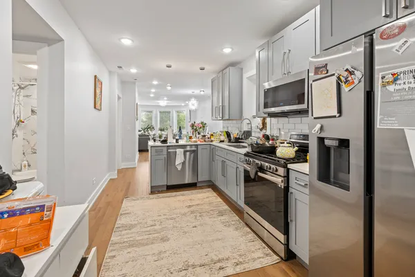 $2,795 | 2550 West Balmoral Avenue, Unit 1, Chicago, IL 60625