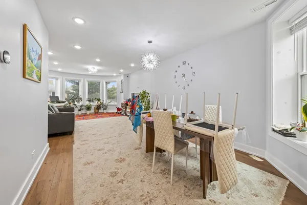 $2,795 | 2550 West Balmoral Avenue, Unit 1, Chicago, IL 60625