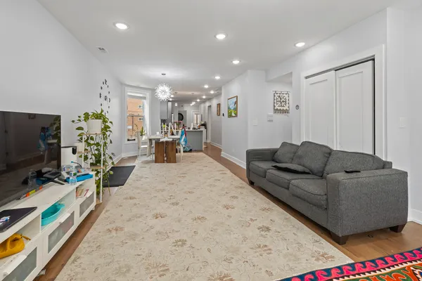 $2,795 | 2550 West Balmoral Avenue, Unit 1, Chicago, IL 60625
