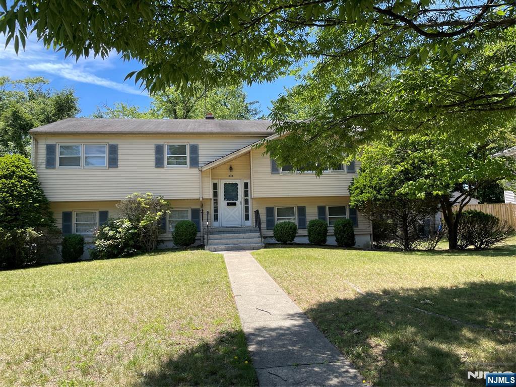 636 Kingsbridge Lane Ridgewood, NJ 07450 - Photo 1 of 6