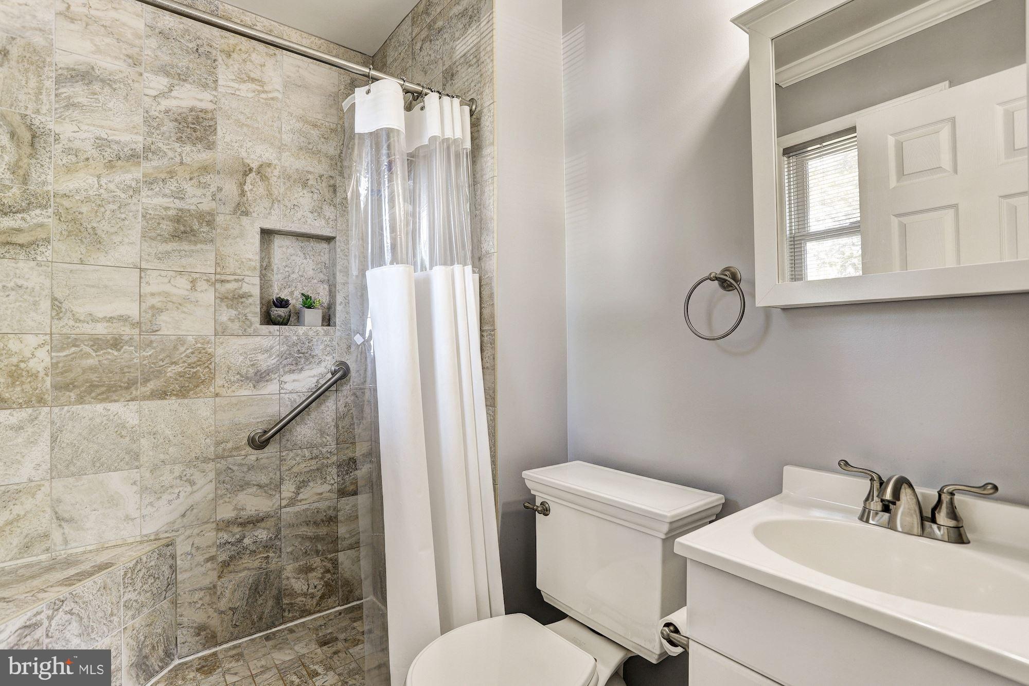 260 Ullman Road Pasadena, MD 21122 - Photo 16 of 33 Master Bath