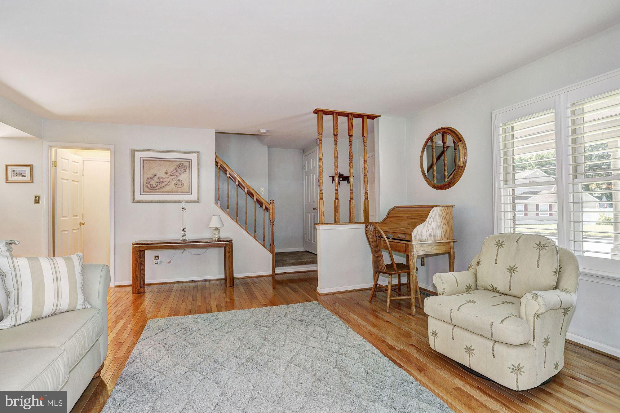 260 Ullman Road Pasadena, MD 21122 - Photo 3 of 33 Living Room