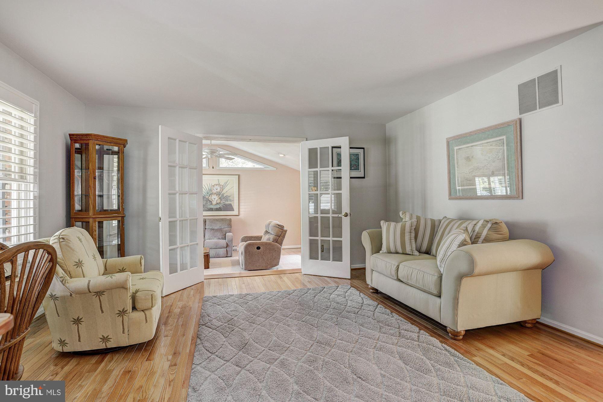 260 Ullman Road Pasadena, MD 21122 - Photo 4 of 33 Living Room