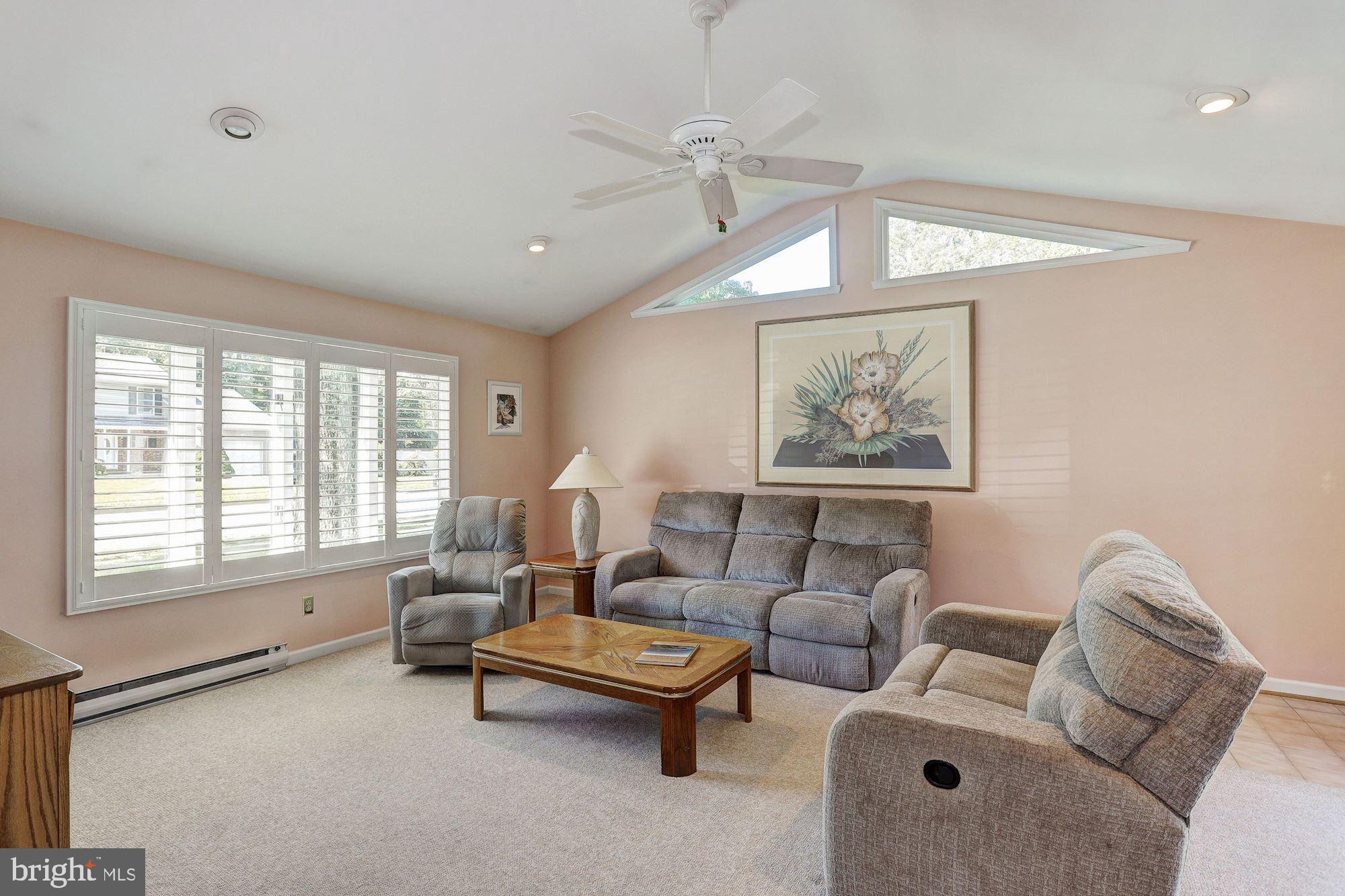 260 Ullman Road Pasadena, MD 21122 - Photo 5 of 33 Family Room