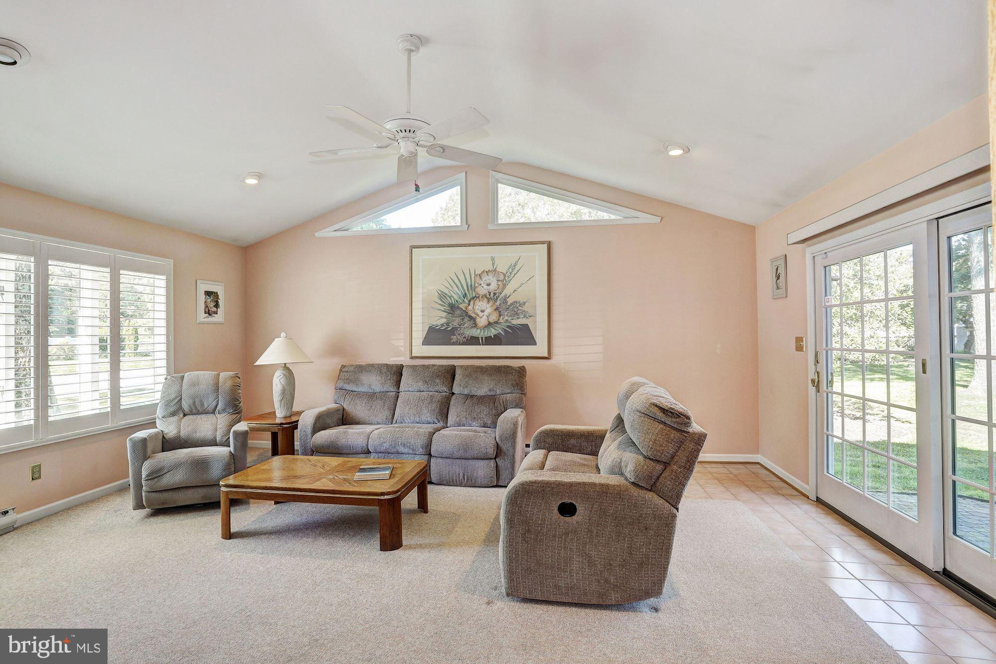 260 Ullman Road Pasadena, MD 21122 - Photo 6 of 33 Family Room