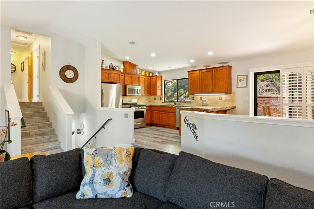 11625 Cenegal Road Atascadero, CA 93422 - Photo 12 of 65 Easy people between the living spaces.