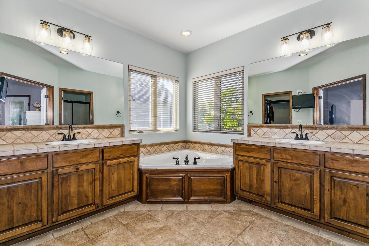 2215 Stonegate Circle Andover, KS 67002 - Photo 18 of 36