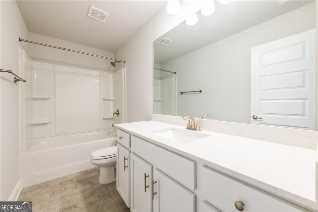 361 Eagle Ridge Road Macon, GA 31216 - Photo 29 of 50 a bathroom with a sink a toilet and bathtub