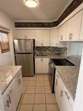 $1,650 | 2880 Northeast 203rd Street, Unit 32, Aventura, FL 33180