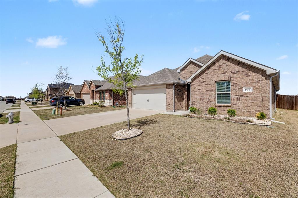 706 Spur Ridge Princeton, TX 75407 - Photo 3 of 38 a front view of a house with garden