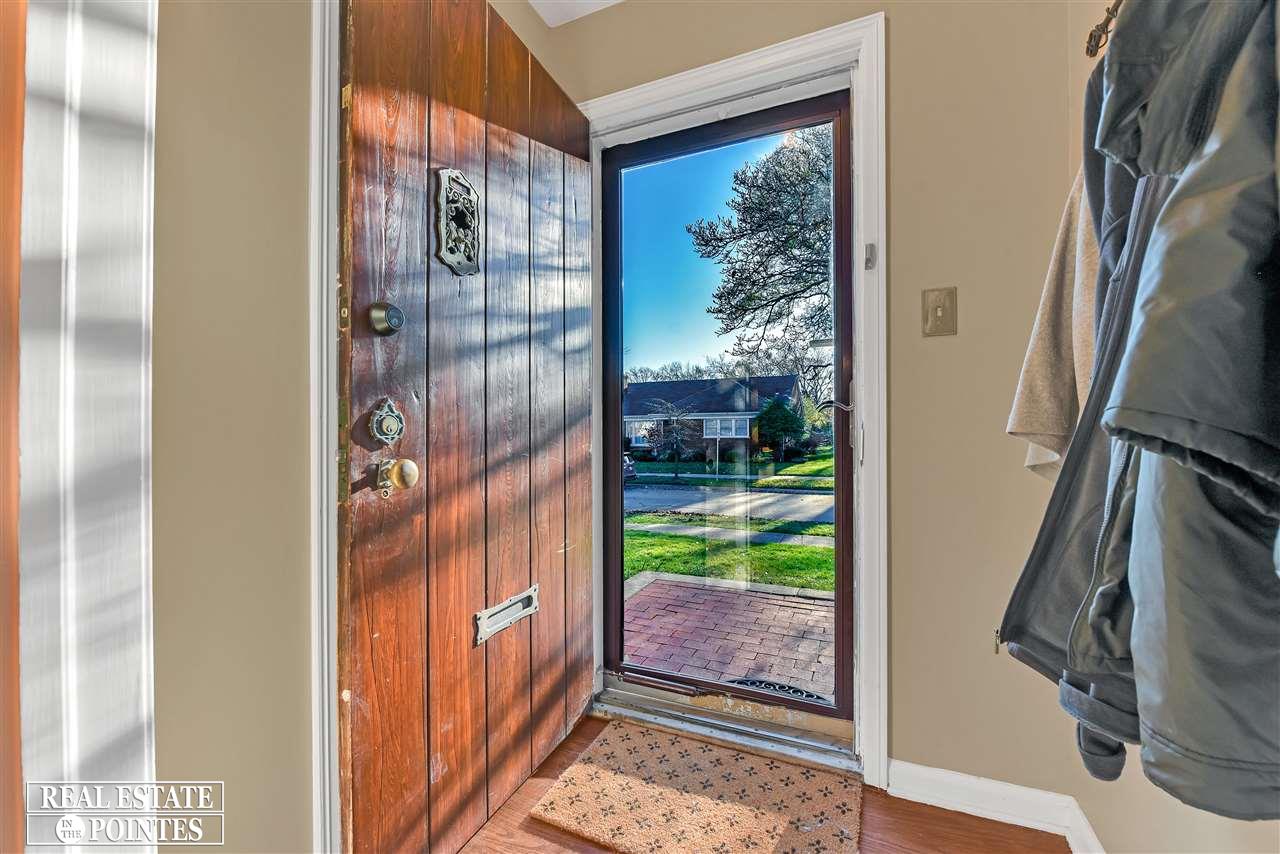 488 Bournemouth Road Grosse Pointe, MI 48236 - Photo 3 of 36