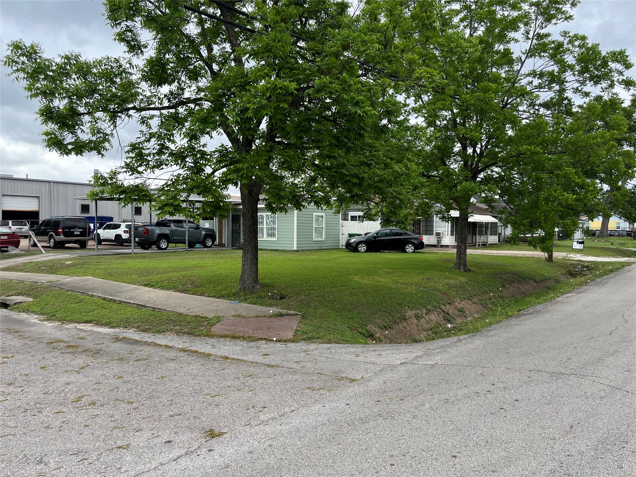 2836 Cochran Street Houston, TX 77009 - Photo 17 of 17 a garden with trees in the background