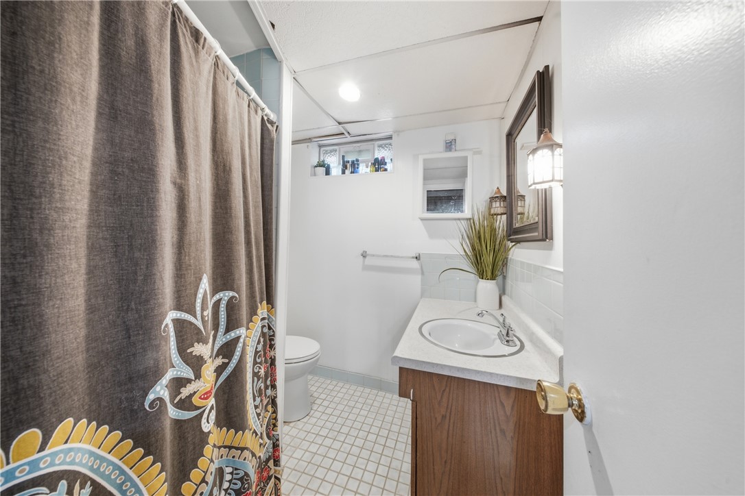 968 Rumson Road Greece, NY 14616 - Photo 39 of 47 Full Bath - Basement