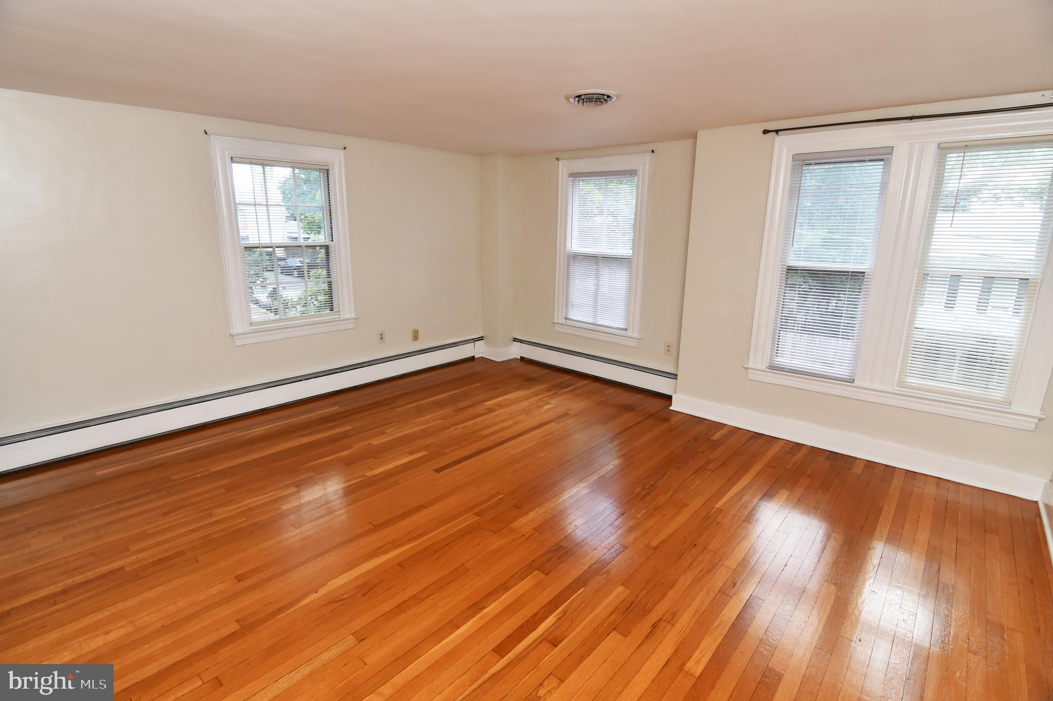 18 Peyton Street Winchester, VA 22601 - Photo 16 of 26 Main bedroom