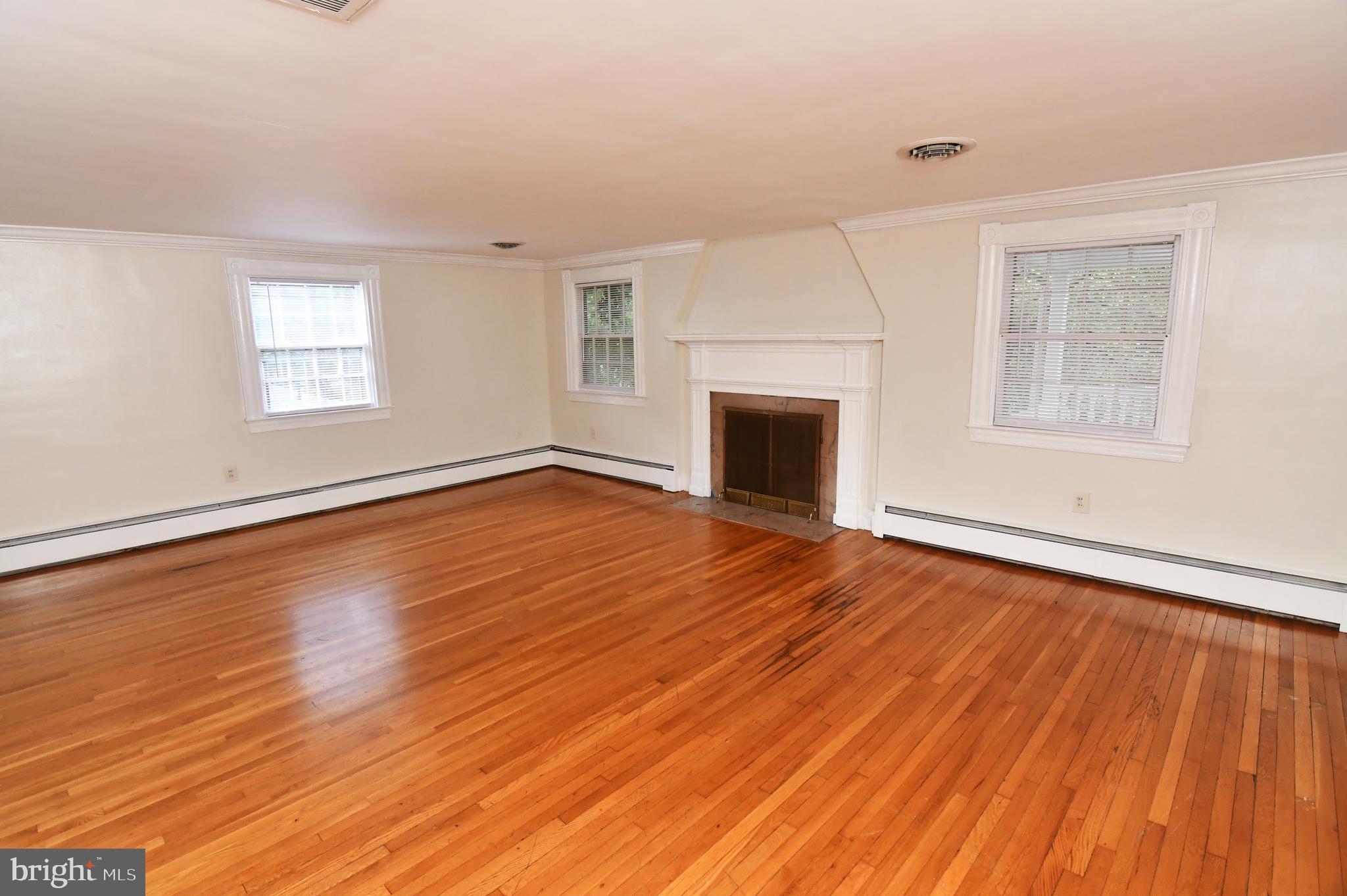 18 Peyton Street Winchester, VA 22601 - Photo 7 of 26 Living room