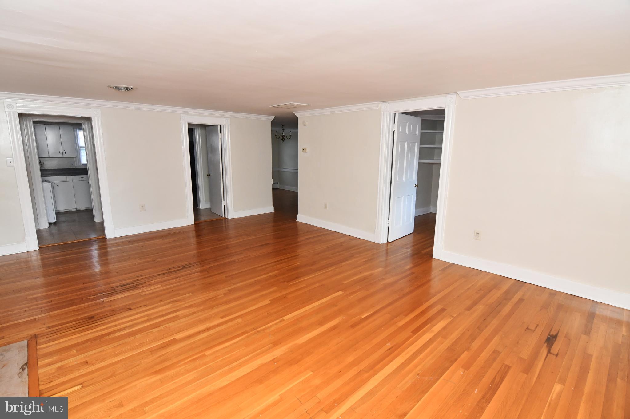 18 Peyton Street Winchester, VA 22601 - Photo 8 of 26 Living room