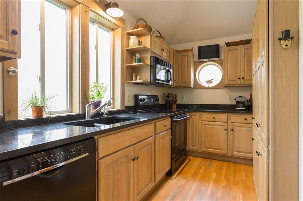 37 Horn Road York, ME 03909 - Photo 6 of 35 Granite countertops, built-in...