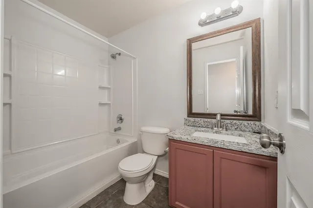 $1,900 | 712 Grant Street, Burleson, TX 76028