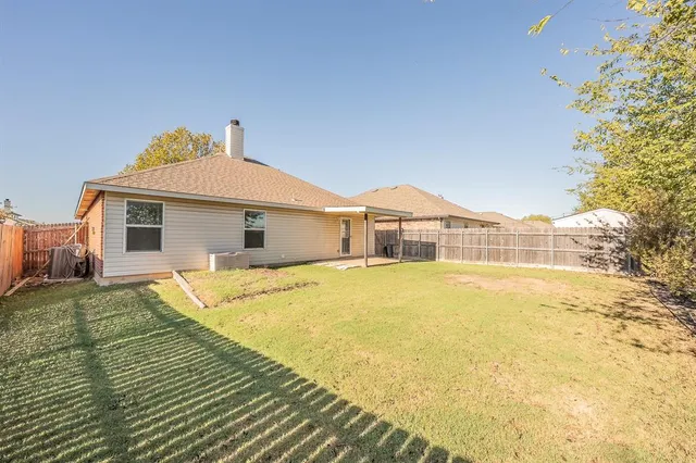 $1,900 | 712 Grant Street, Burleson, TX 76028