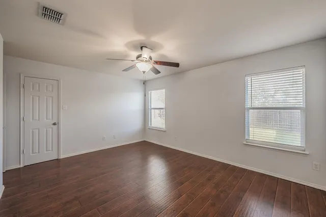 $1,900 | 712 Grant Street, Burleson, TX 76028