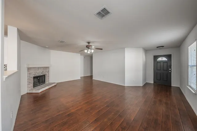 $1,900 | 712 Grant Street, Burleson, TX 76028