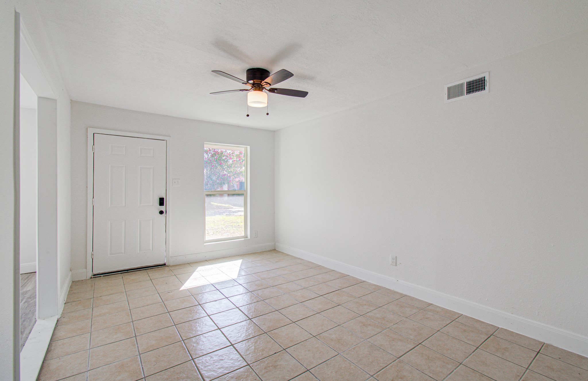 9843 Ribbonwood Street Houston, TX 77078 - Photo 3 of 24 Gallery Image 3