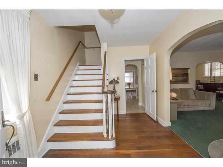 16 West Forrestview Road Brookhaven, PA 19015 - Photo 2 of 25 Foyer