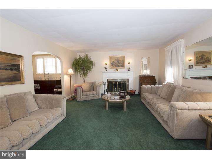 16 West Forrestview Road Brookhaven, PA 19015 - Photo 3 of 25 Living Room
