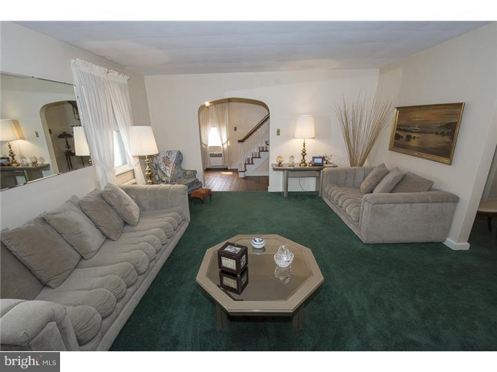 16 West Forrestview Road Brookhaven, PA 19015 - Photo 4 of 25 Living Room