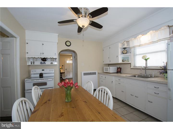 16 West Forrestview Road Brookhaven, PA 19015 - Photo 8 of 25 Kitchen